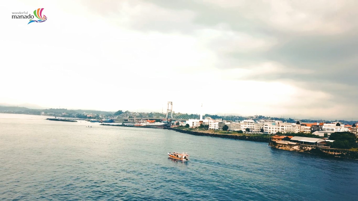 Kapal Pesiar Manado Bay Sunset Trip