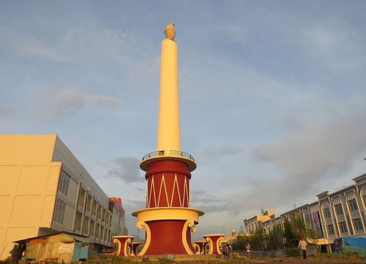 Salah Satu Ikon Kota Manado : Monumen Lilin
